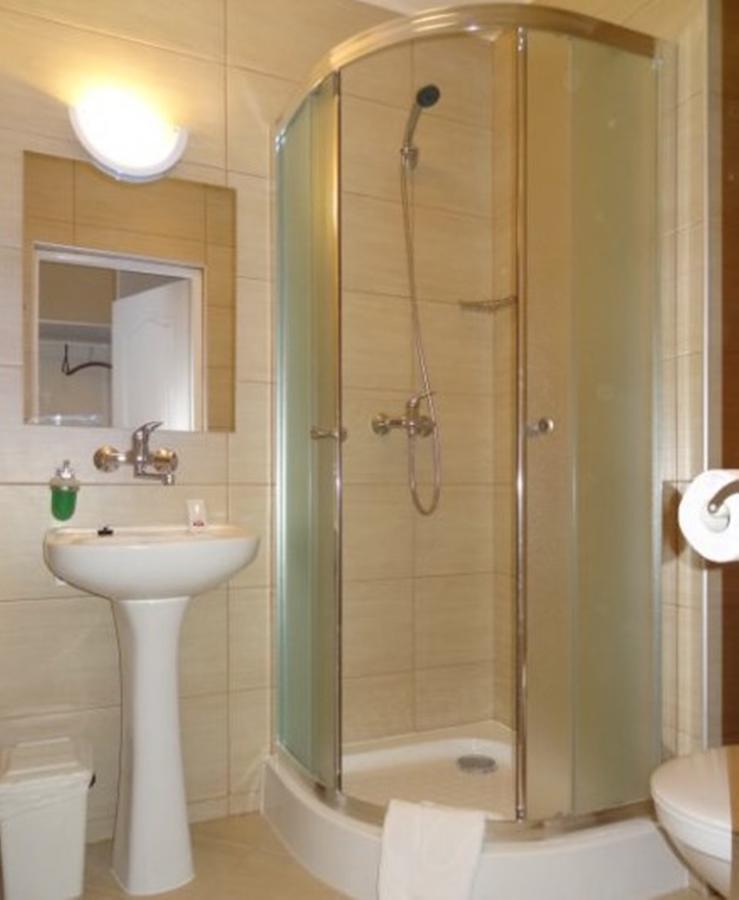 Hotel Restauracja Cukropol Gostyń Стая снимка
