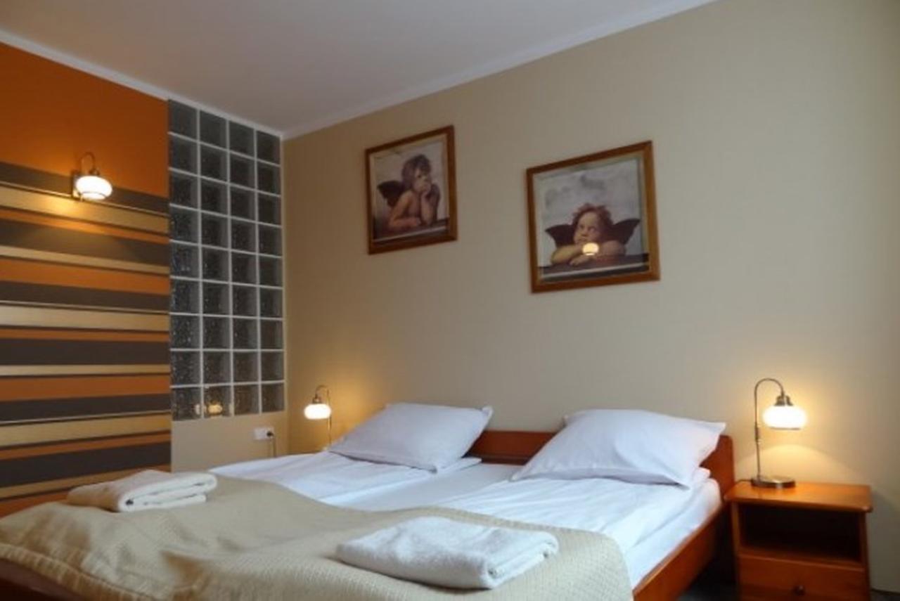 Hotel Restauracja Cukropol Gostyń Стая снимка