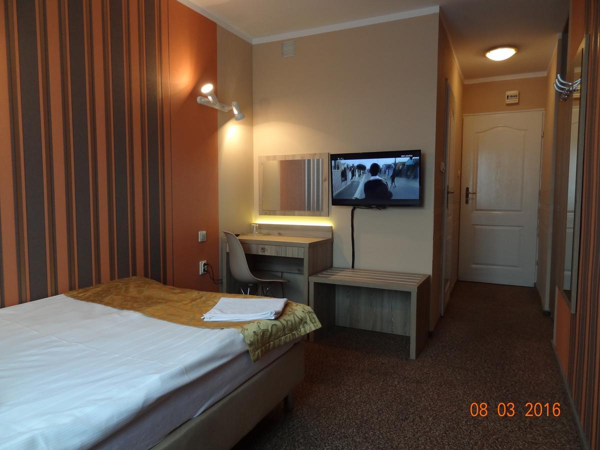 Hotel Restauracja Cukropol Gostyń Екстериор снимка