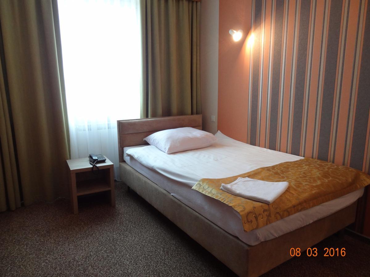 Hotel Restauracja Cukropol Gostyń Екстериор снимка