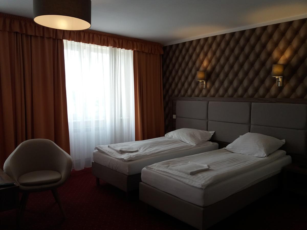 Hotel Restauracja Cukropol Gostyń Екстериор снимка
